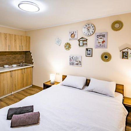 Romari Rynok Square 3 Apartamento Lviv Exterior foto